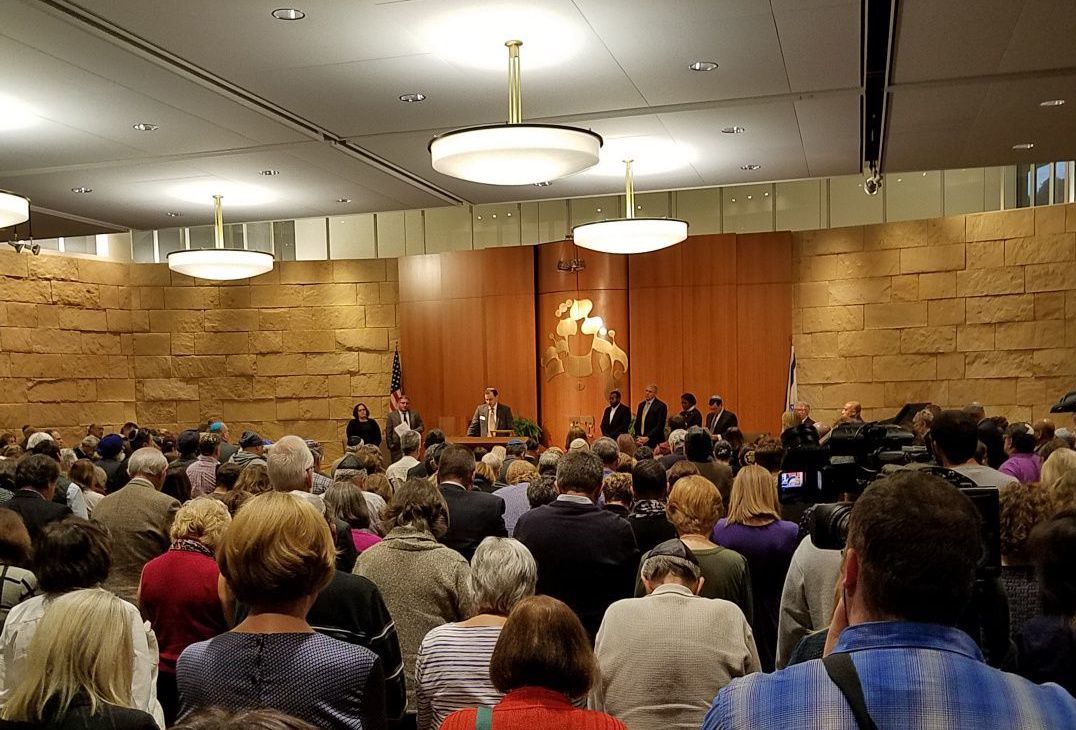 Rabbi Brett Krichiver speaks to a packed sanctuary